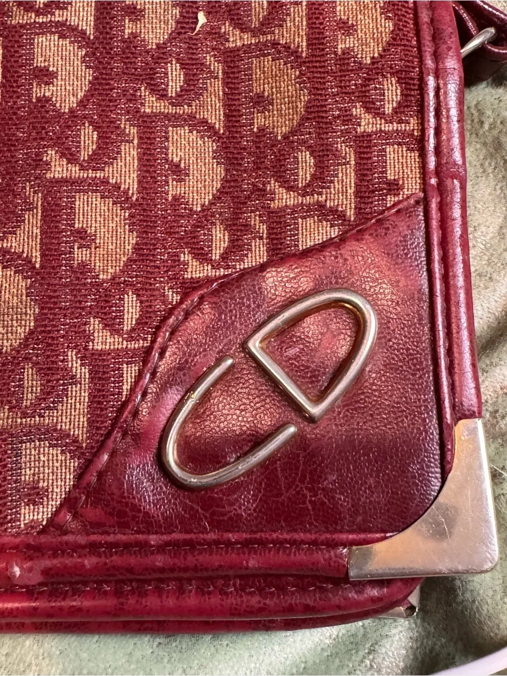 N/A stylish burgundy